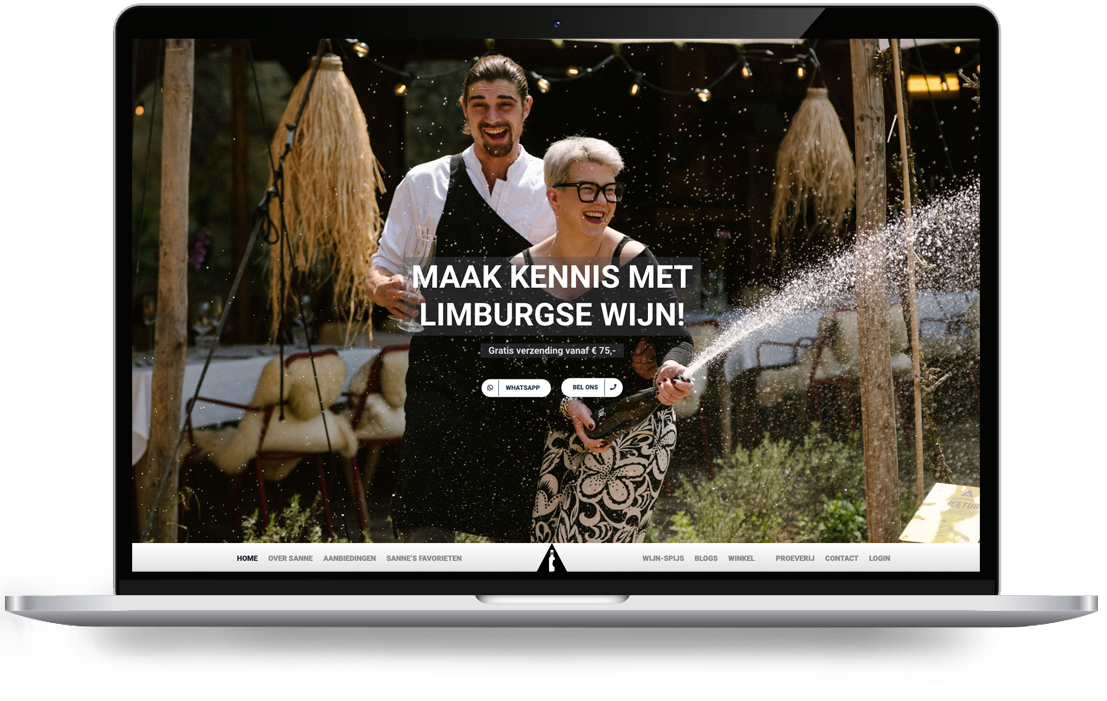 Limburgische Weine von Webdesign Hollandpnga-Tax - LeTigre Webdesign Holland Ein Paar feiert im Freien mit einer Champagnerfontäne; darüber ist ein Werbetext in niederländischer Sprache eingeblendet, der dazu einlädt, den Limburger Wein kennenzulernen.