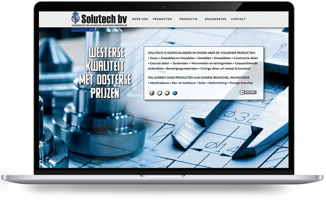 solutech von Webdesign Holland - LeTigre Webdesign Holland Laptop-Bildschirm mit der Startseite von Solutech BV: blauer industrieller Hintergrund, Firmenlogo oben links, Navigationsleiste und ein weißes Werbebanner im Hero-Bereich.